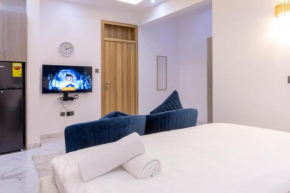 Luxe Studio Apartment, East Airport